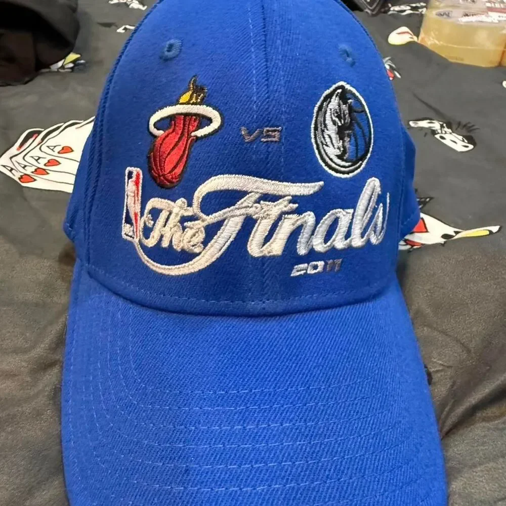 Adidas Maverick finals 2011 hat